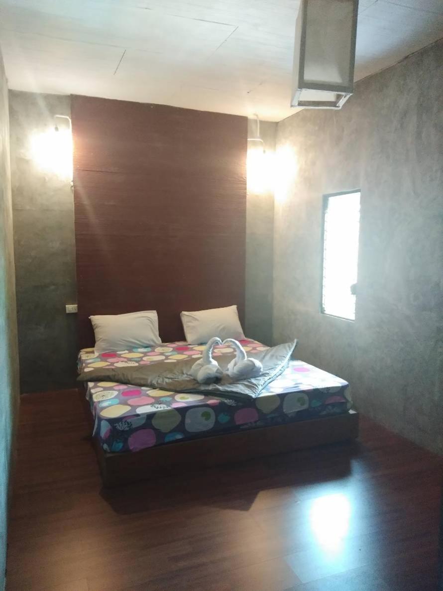 Phayam Hostel Koh Phayam Exteriör bild