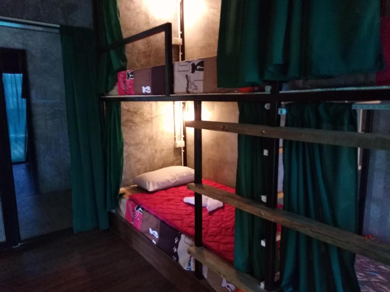 Phayam Hostel Koh Phayam Exteriör bild