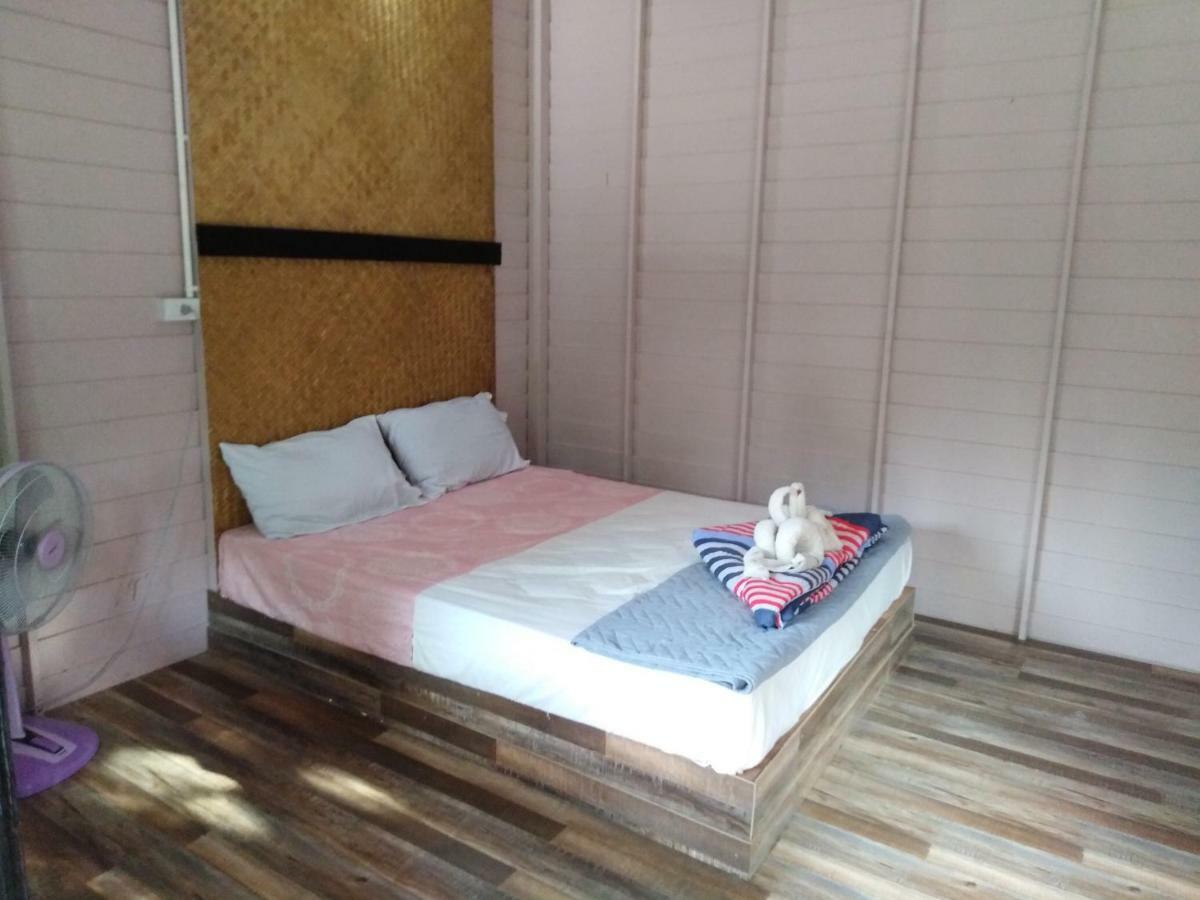 Phayam Hostel Koh Phayam Exteriör bild