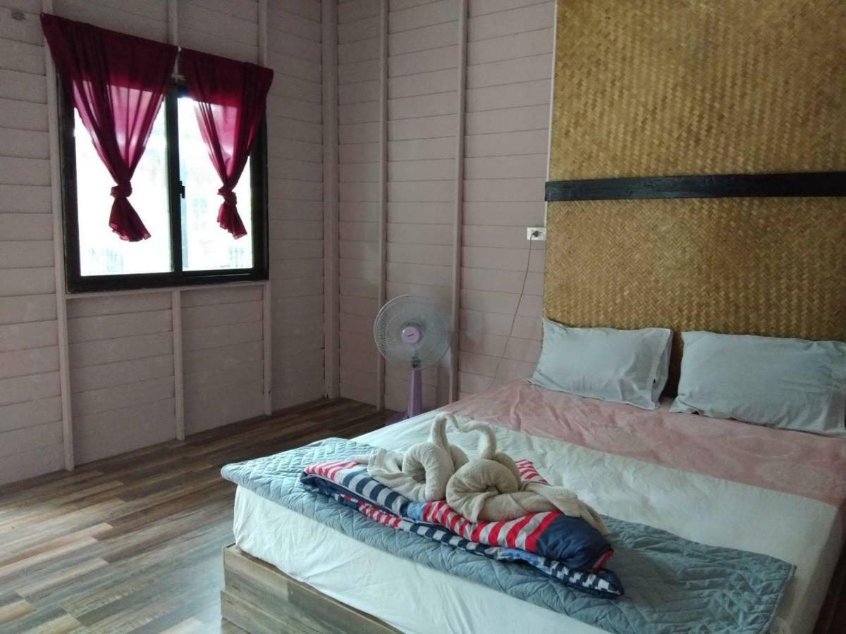 Phayam Hostel Koh Phayam Exteriör bild