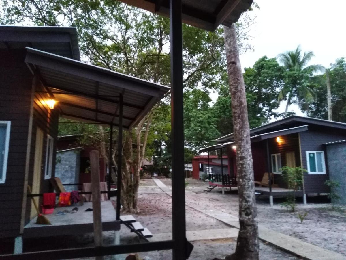 Phayam Hostel Koh Phayam Exteriör bild