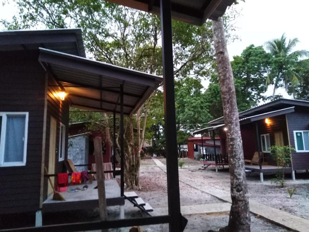Phayam Hostel Koh Phayam Exteriör bild