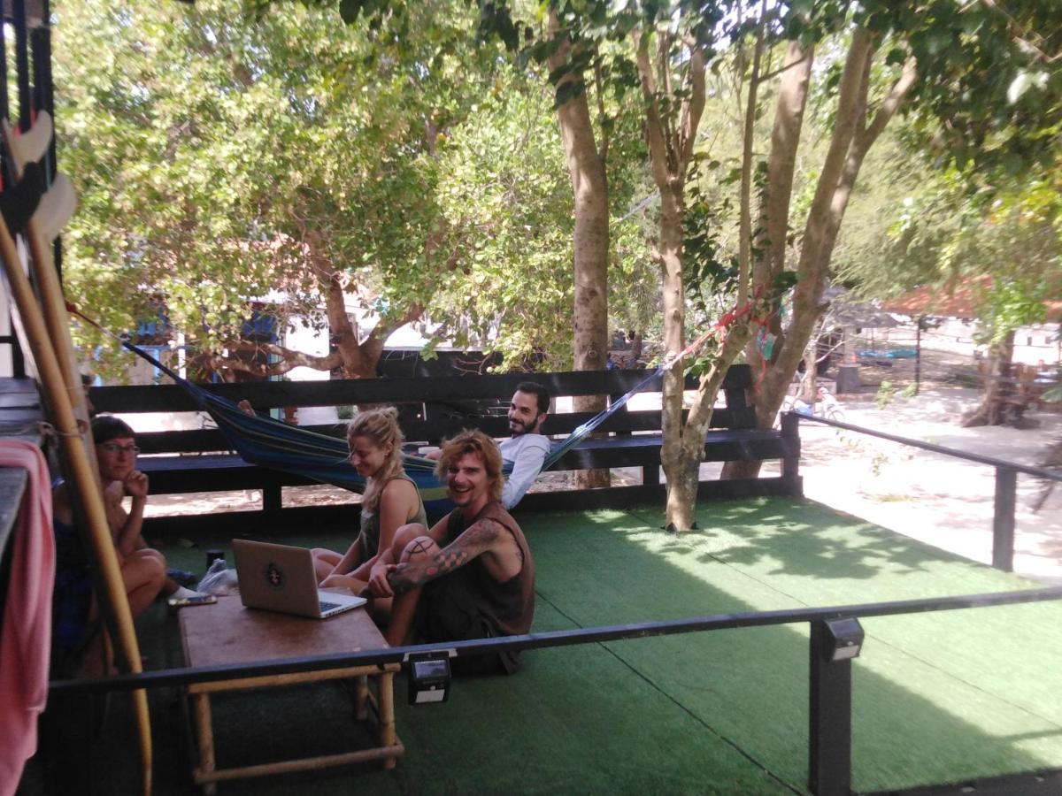 Phayam Hostel Koh Phayam Exteriör bild